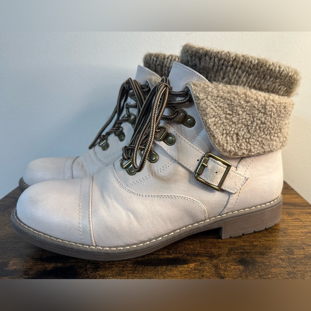 Cliffs by White Mountain Ivory Ankle Boots Size 8.5